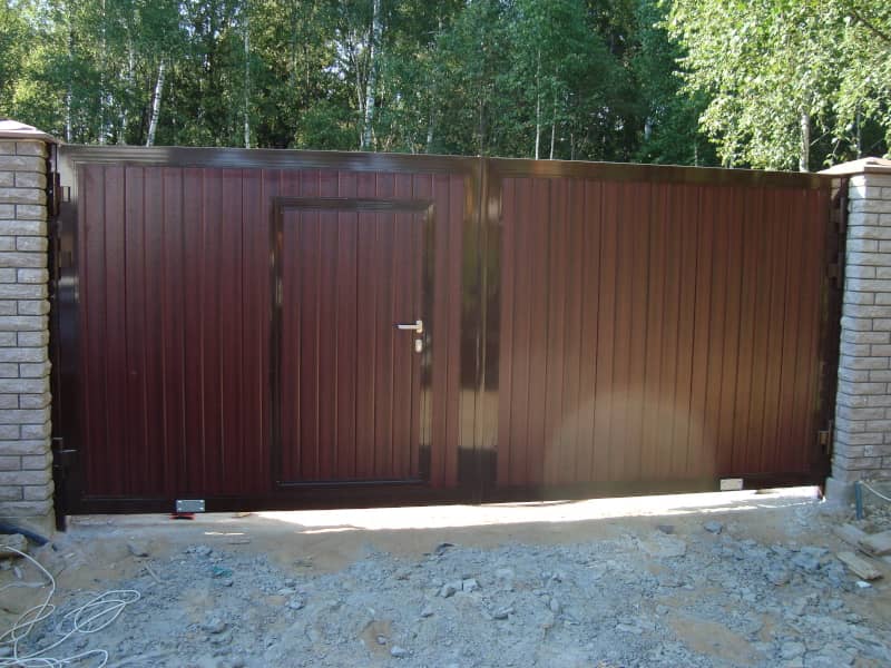 Уличные ворота DoorHan в Бийске с установкой