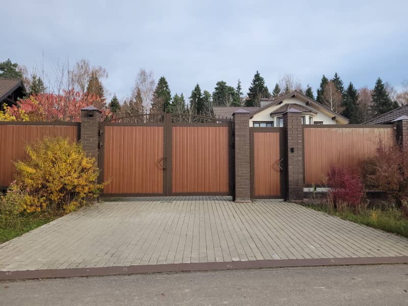 Уличные ворота DoorHan в Бийске с установкой